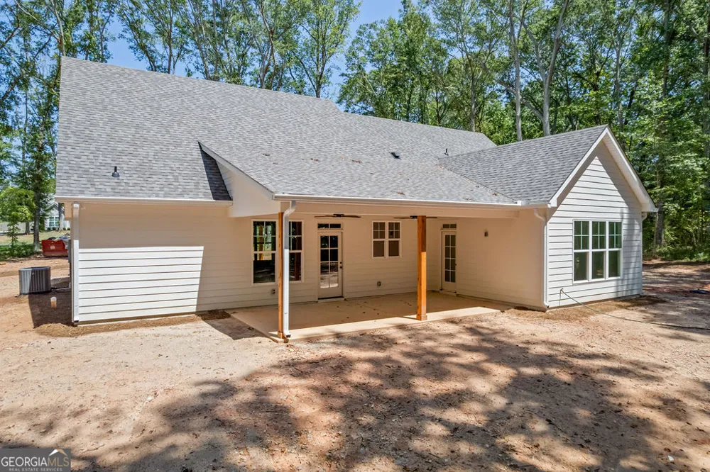 38 Puckett Station DR Moreland, GA 30259