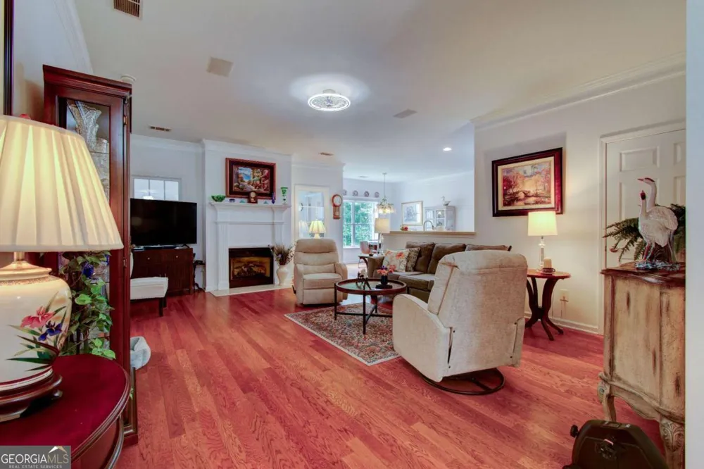 129 Holiday RD Buford, GA 30518