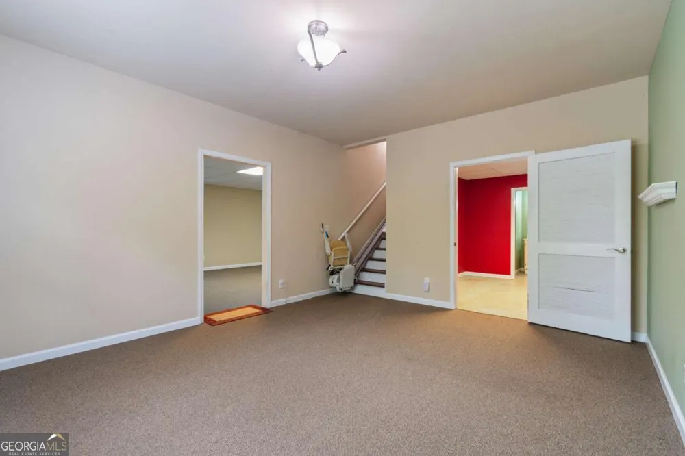 129 Holiday RD Buford, GA 30518