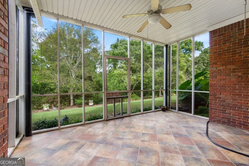 129 Holiday RD Buford, GA 30518