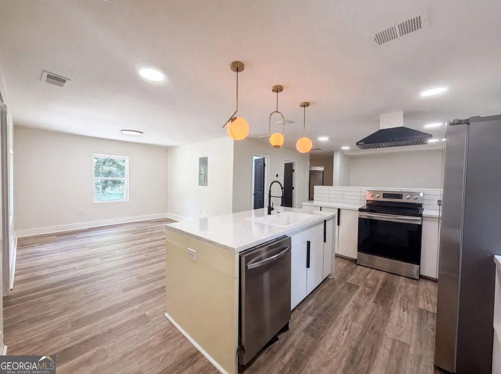 470 Oak DR Hapeville, GA 30354