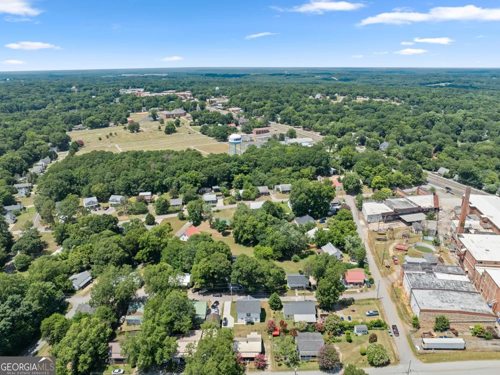 48 Chestnut ST Commerce, GA 30529