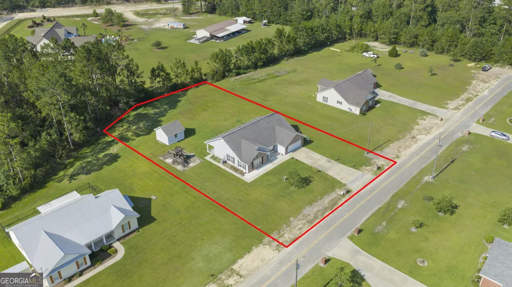 99 Jennifer LN Baxley, GA 31513