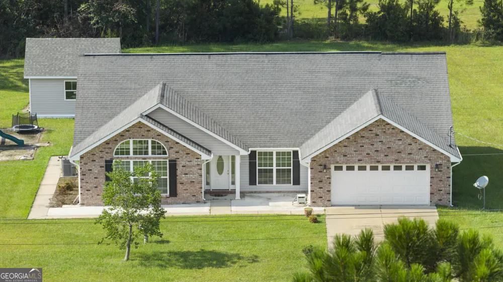 99 Jennifer LN Baxley, GA 31513