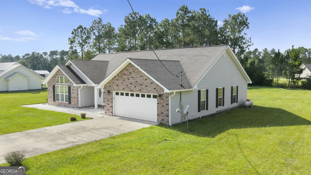 99 Jennifer LN Baxley, GA 31513