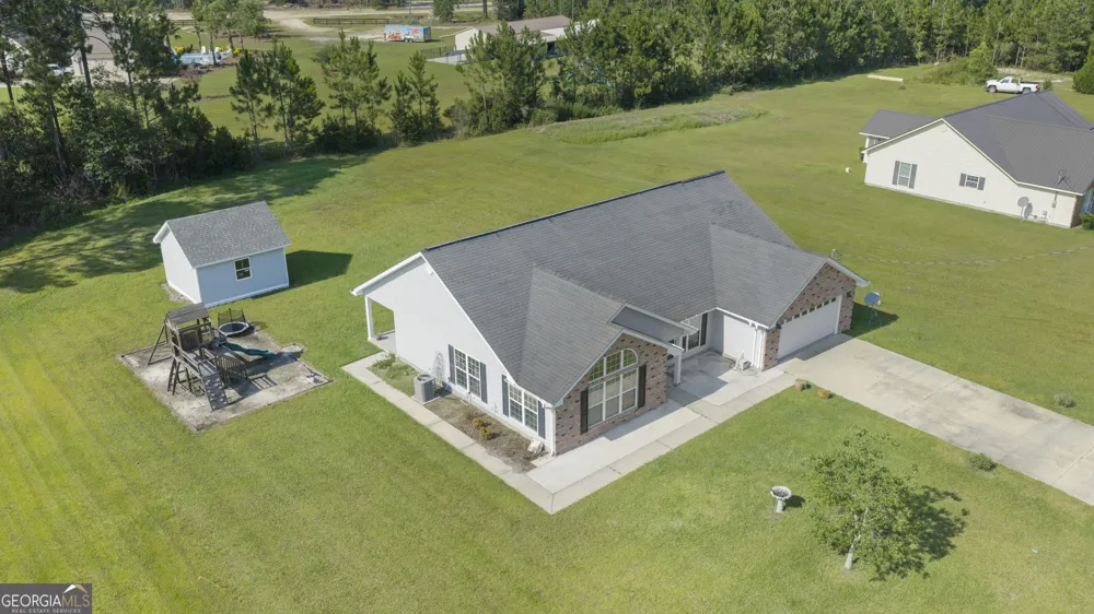 99 Jennifer LN Baxley, GA 31513