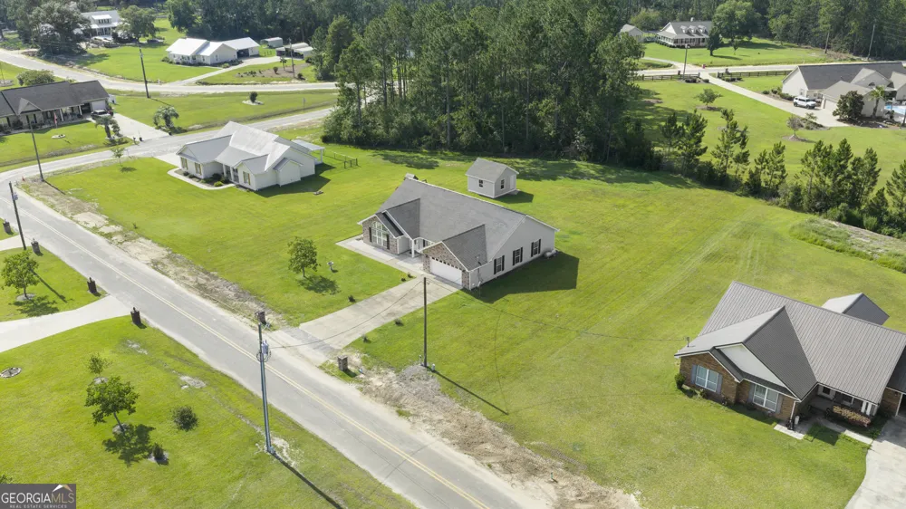 99 Jennifer LN Baxley, GA 31513