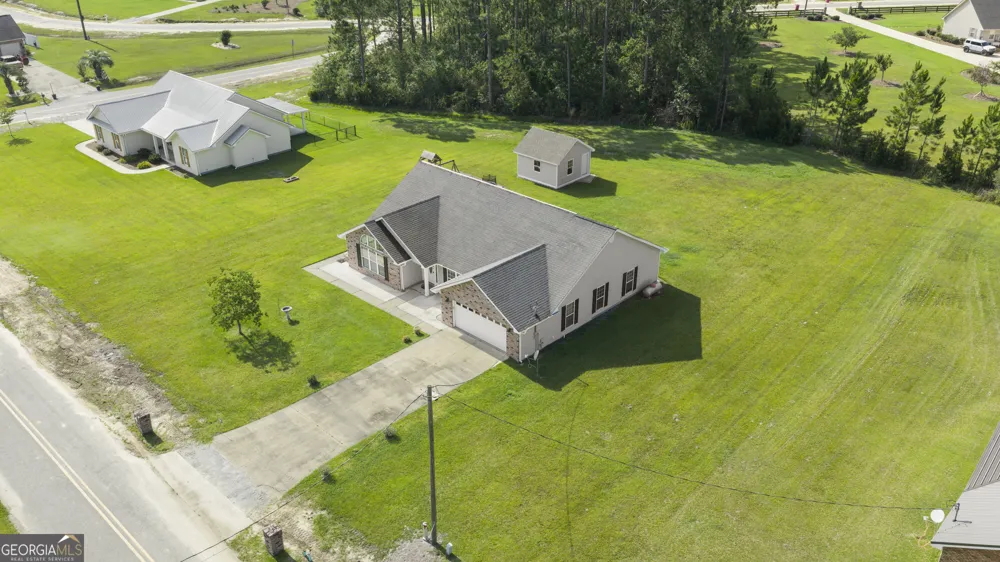 99 Jennifer LN Baxley, GA 31513