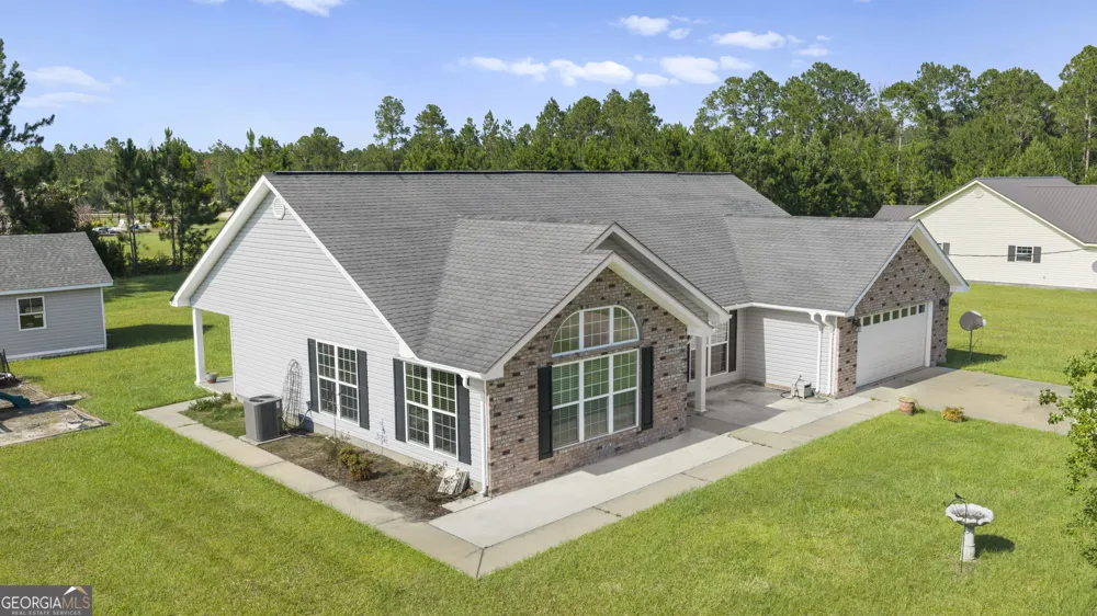 99 Jennifer LN Baxley, GA 31513