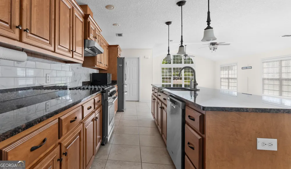 99 Jennifer LN Baxley, GA 31513