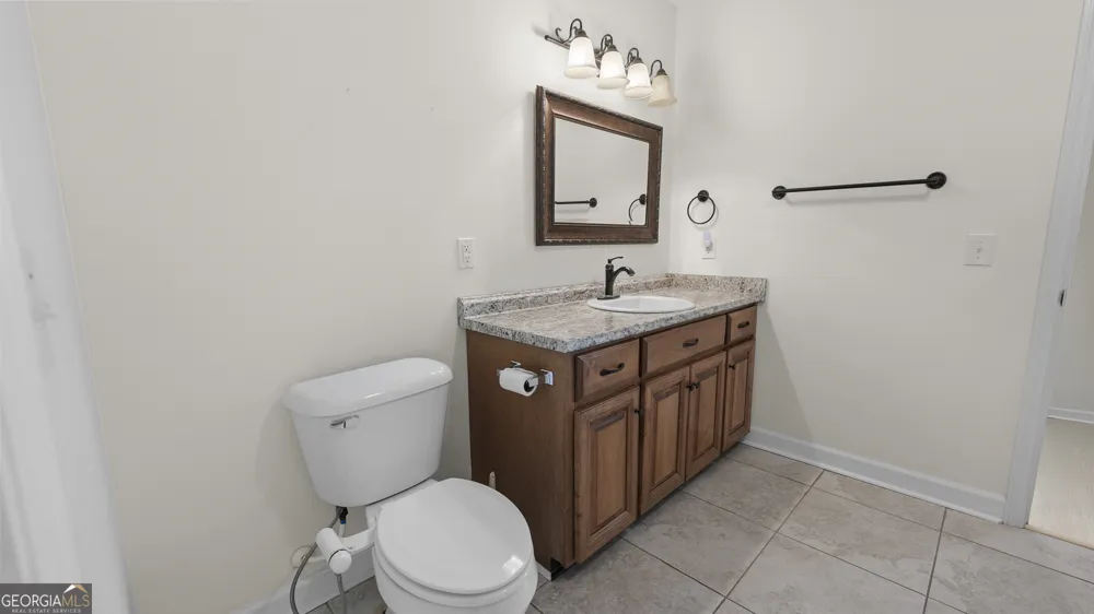 99 Jennifer LN Baxley, GA 31513