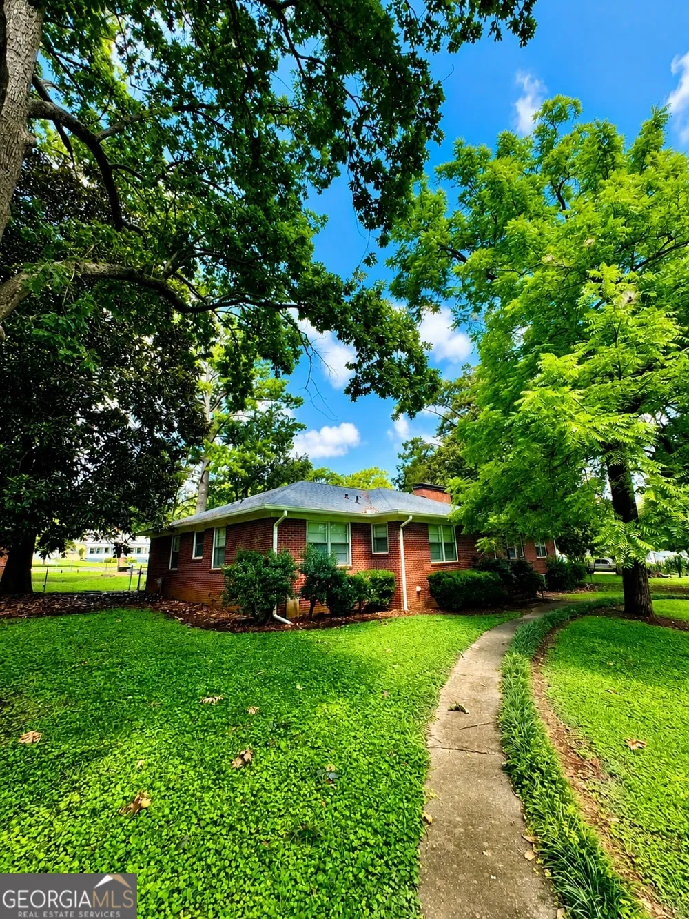 17 Deforest AVE Trion, GA 30753