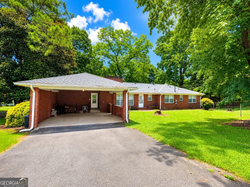 17 Deforest AVE Trion, GA 30753