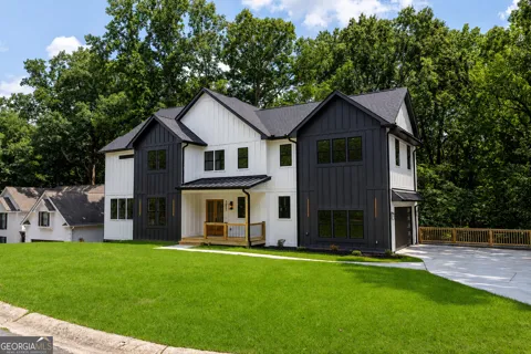 3621 Farmington LN
