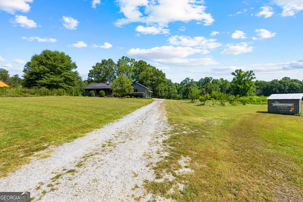 456 W McIntosh RD Brooks, GA 30205