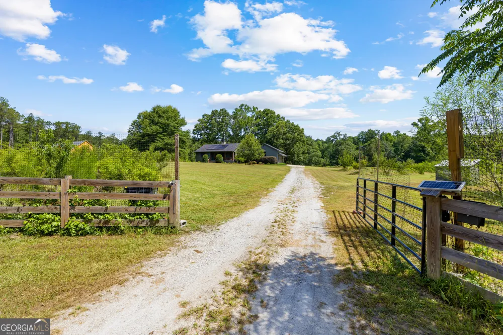 456 W McIntosh RD Brooks, GA 30205