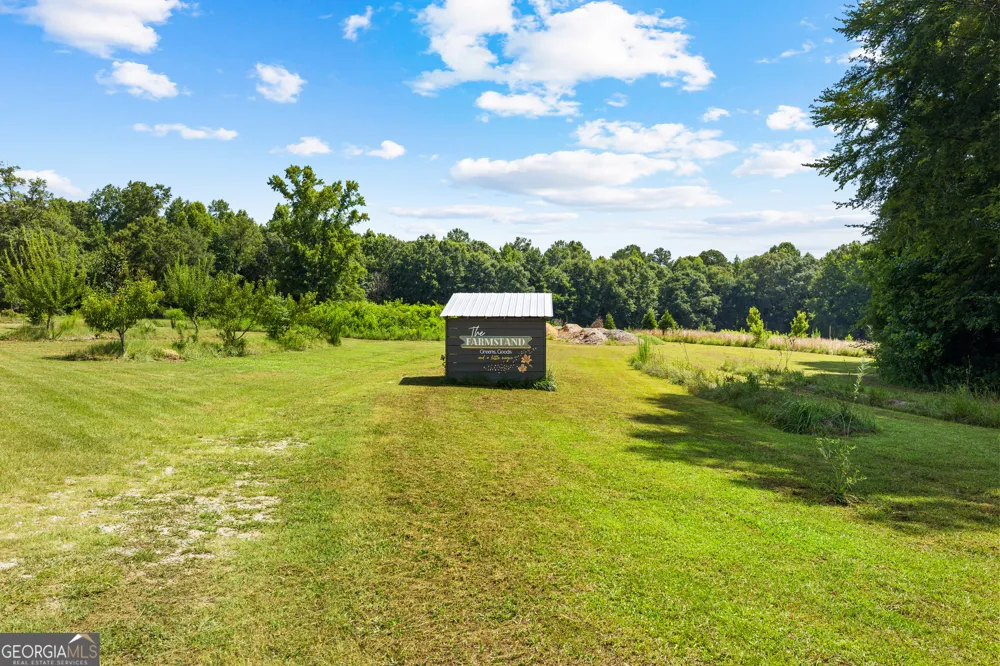456 W McIntosh RD Brooks, GA 30205
