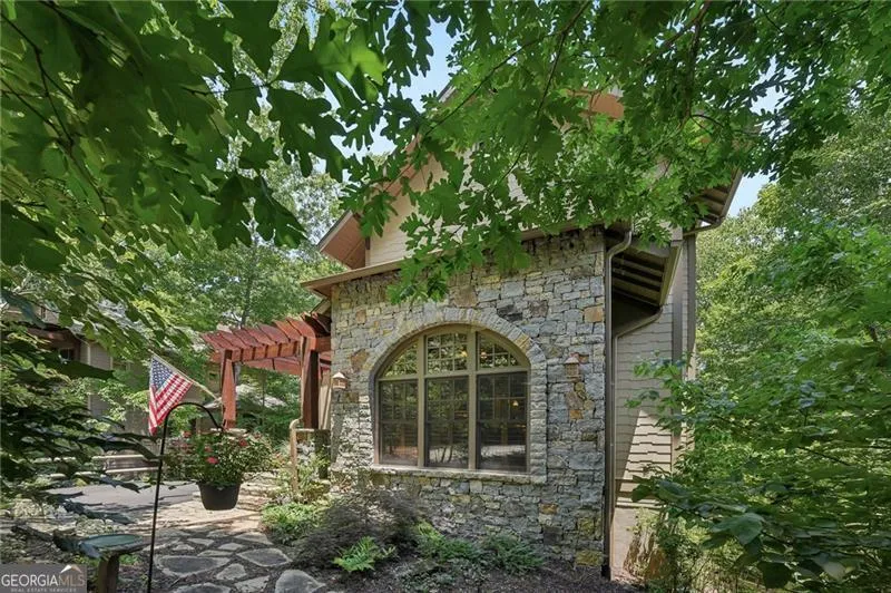 63 Choctaw RDG Big Canoe, GA 30143