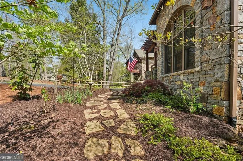 63 Choctaw RDG Big Canoe, GA 30143