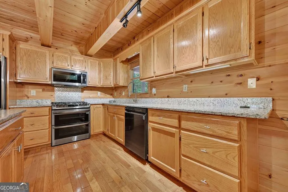 21 Trails End LN Morganton, GA 30560