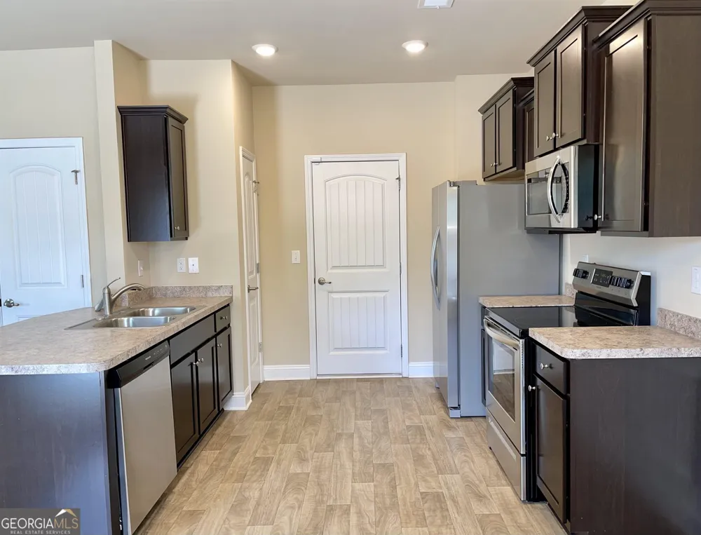 2651 Lovejoy Crossing LN Hampton, GA 30228