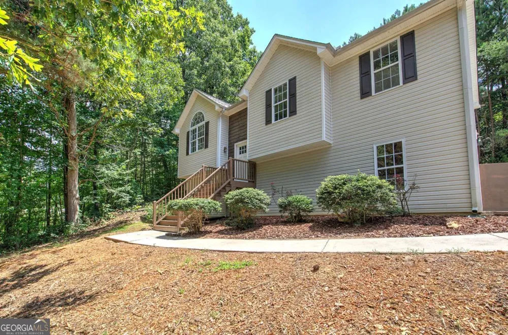 290 Whispering Waters DR Jasper, GA 30143