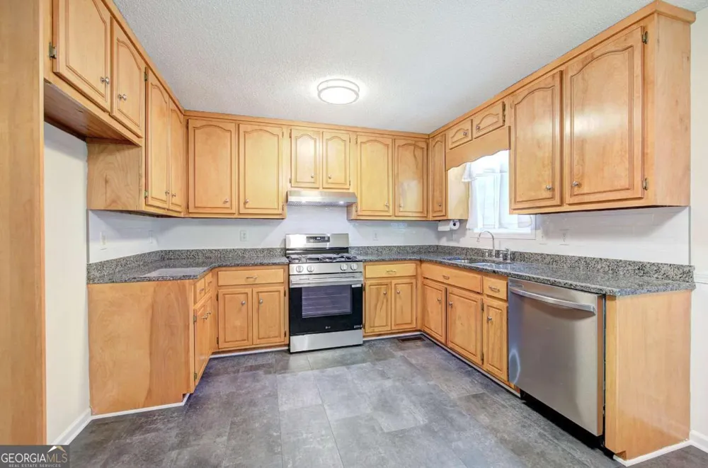 290 Whispering Waters DR Jasper, GA 30143