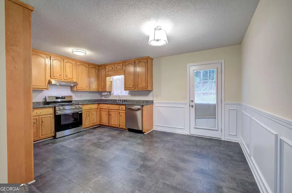 290 Whispering Waters DR Jasper, GA 30143