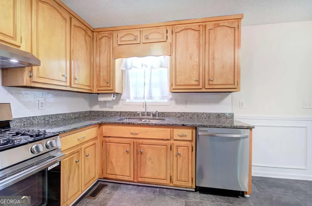 290 Whispering Waters DR Jasper, GA 30143