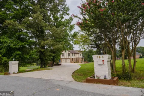 744 Alcovy WAY