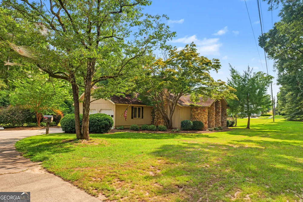 6998 Columbus RD Lizella, GA 31052