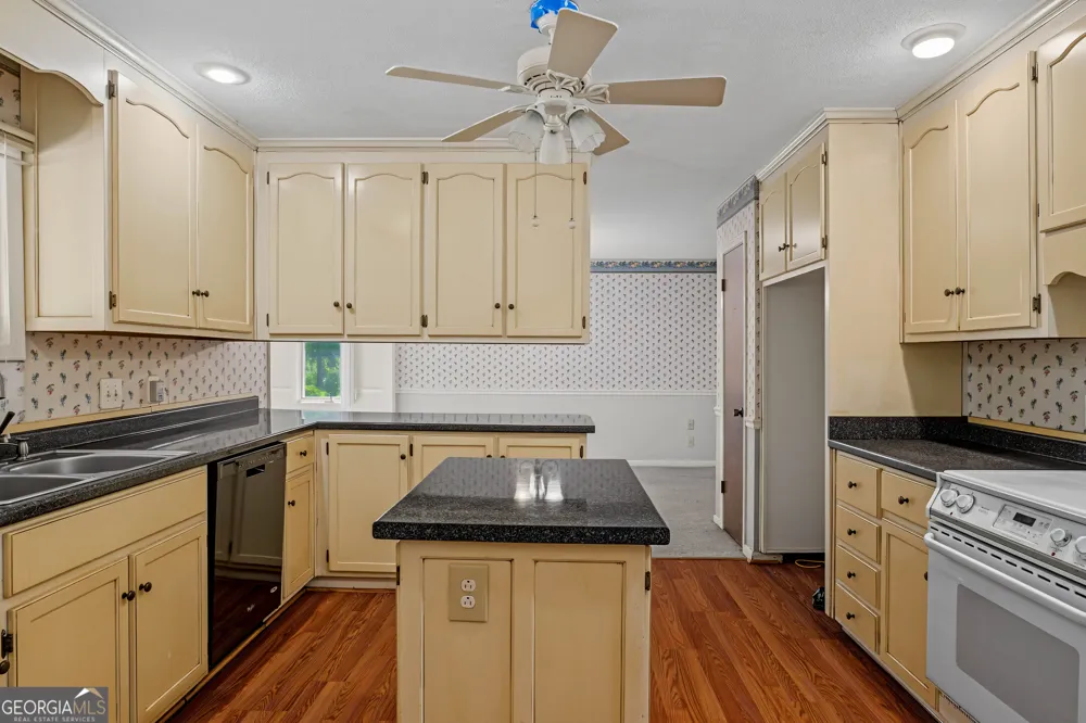 6998 Columbus RD Lizella, GA 31052