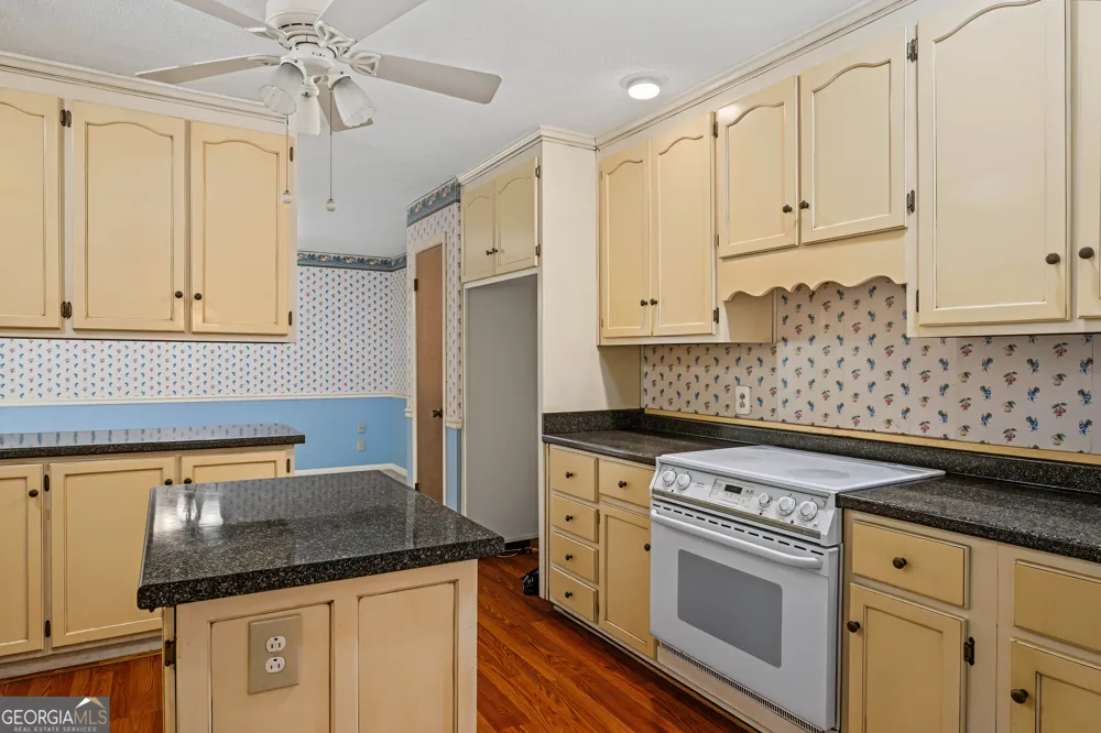 6998 Columbus RD Lizella, GA 31052