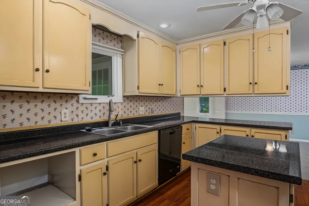 6998 Columbus RD Lizella, GA 31052