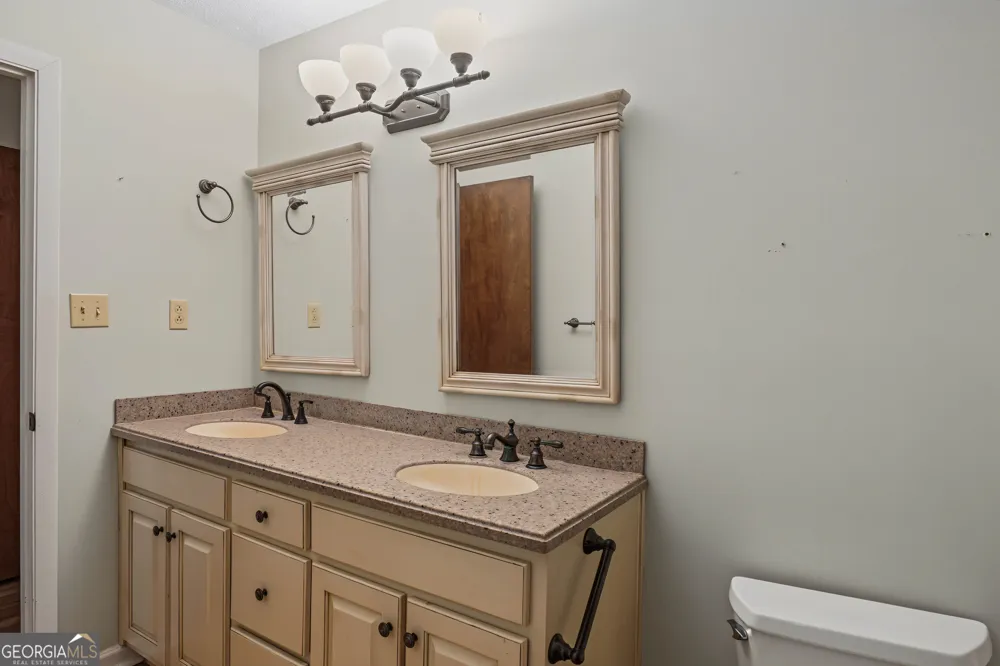 6998 Columbus RD Lizella, GA 31052