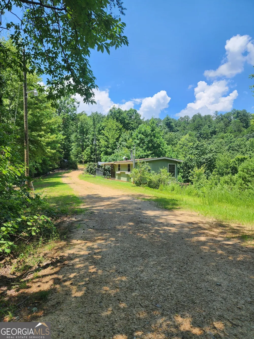 568 Yonah Lake RD Toccoa, GA 30577