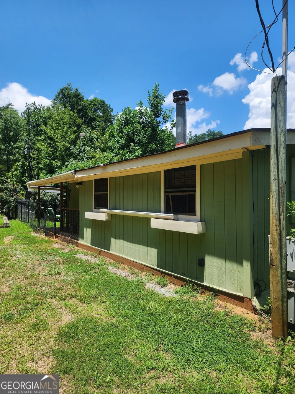 568 Yonah Lake RD Toccoa, GA 30577