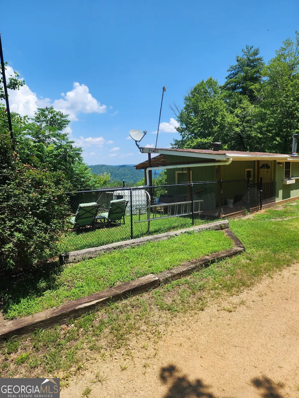 568 Yonah Lake RD Toccoa, GA 30577