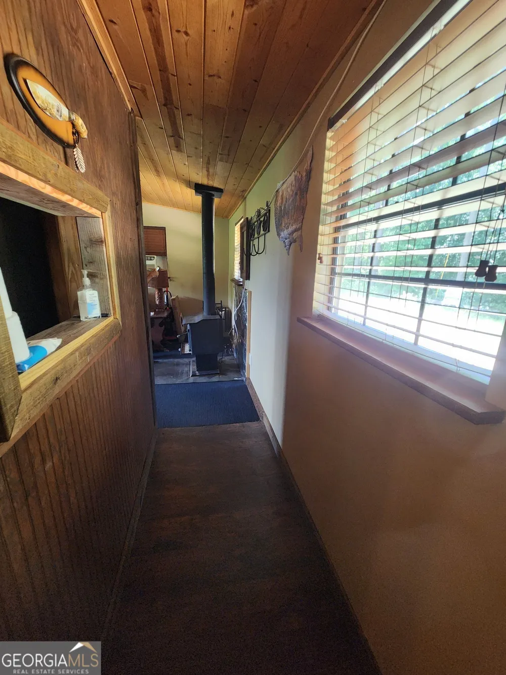 568 Yonah Lake RD Toccoa, GA 30577