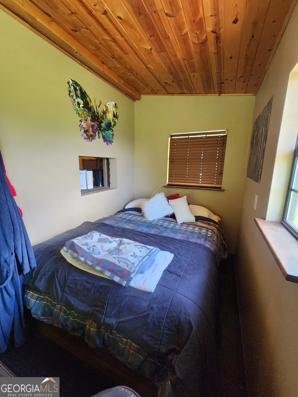 568 Yonah Lake RD Toccoa, GA 30577