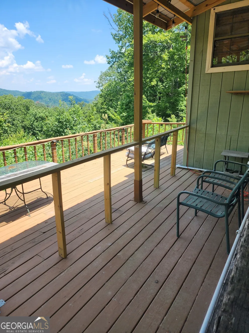 568 Yonah Lake RD Toccoa, GA 30577