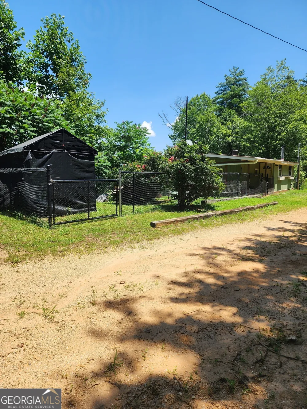 568 Yonah Lake RD Toccoa, GA 30577
