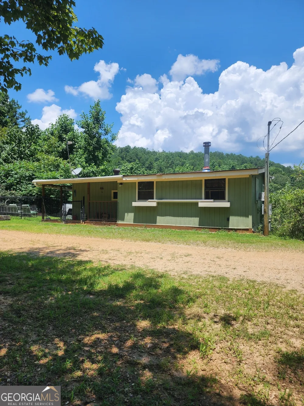 568 Yonah Lake RD Toccoa, GA 30577