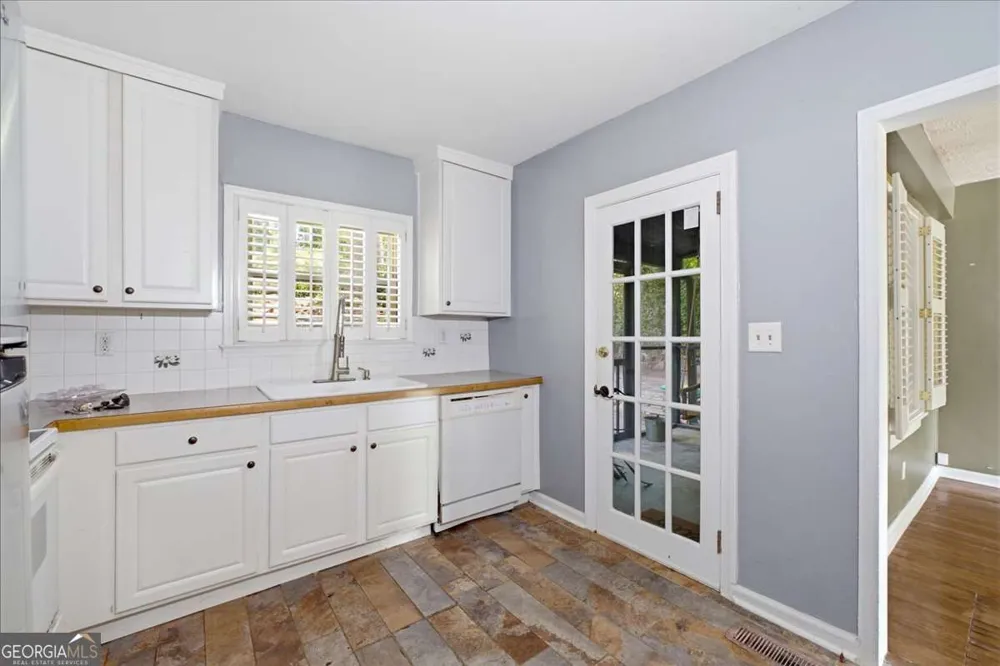 2597 Elsinore ST East Point, GA 30344
