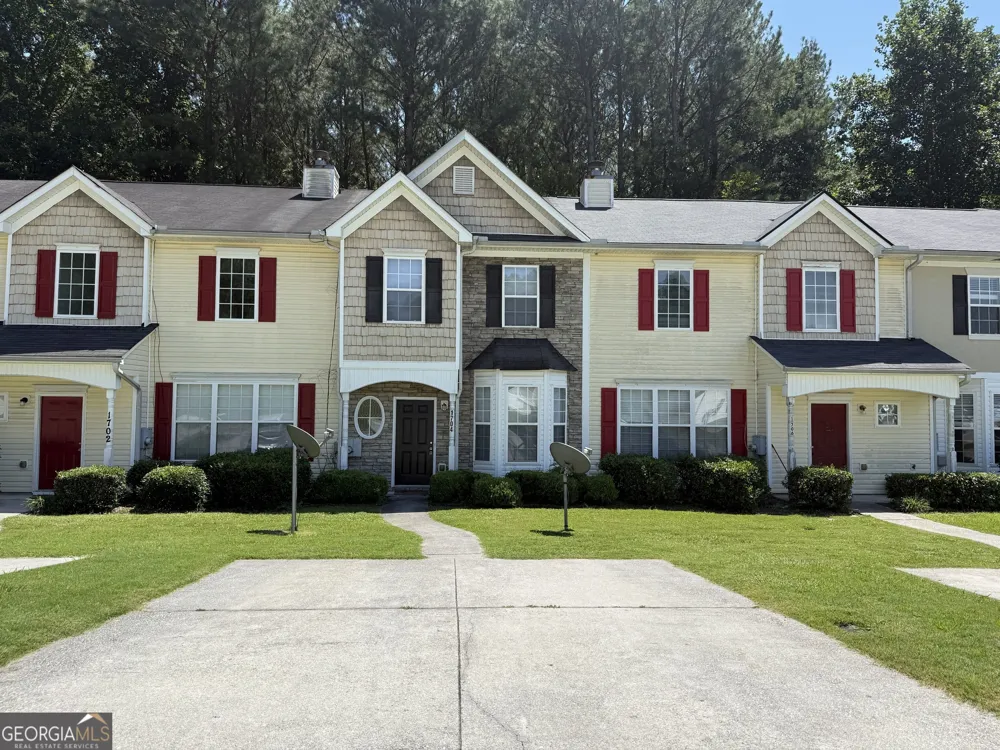 1704 Camden Forrest TRL Riverdale, GA 30296