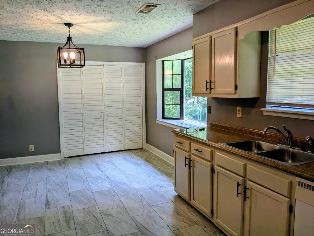 5695 Liberty RD Union City, GA 30291
