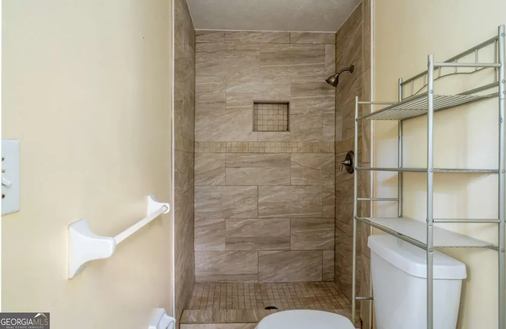 1236 Country Pine DR Ellenwood, GA 30294