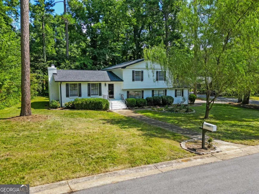 1236 Country Pine DR Ellenwood, GA 30294