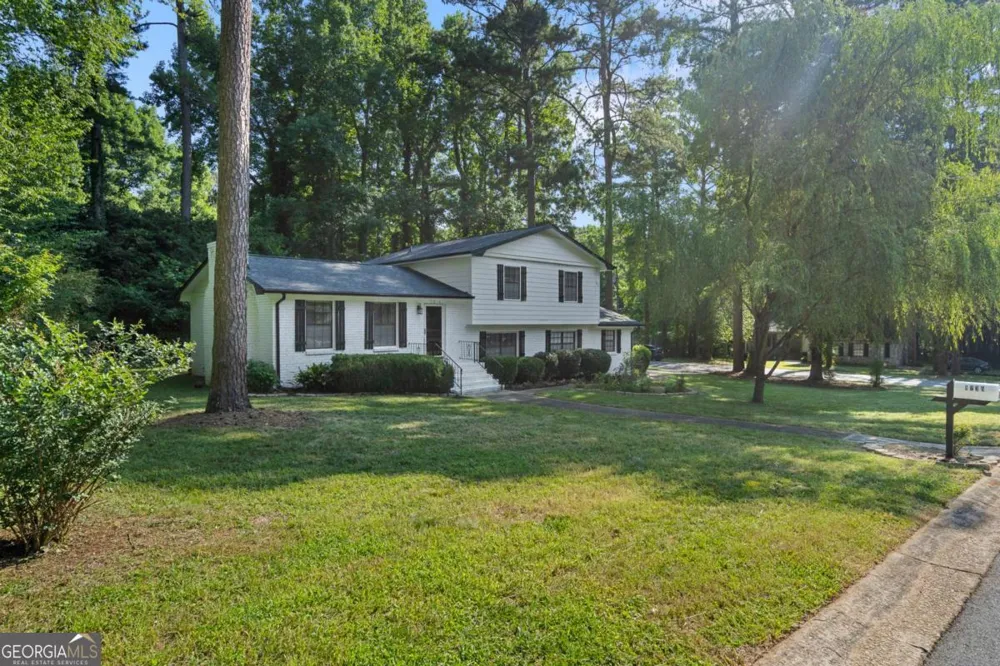 1236 Country Pine DR Ellenwood, GA 30294