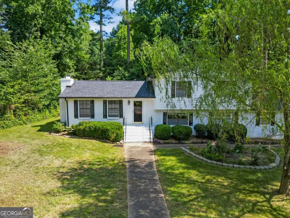 1236 Country Pine DR Ellenwood, GA 30294
